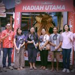 Telkomsel & Cellular World Serahkan hadiah Mobil Suzuki Ignis & Motor Yamaha Mio ke Pemenang Undian DIGIPRISE 